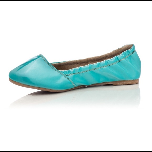 Adorable Turquoise Blue Flats - Picture 2 of 2